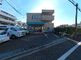 広々とした建物の外観
