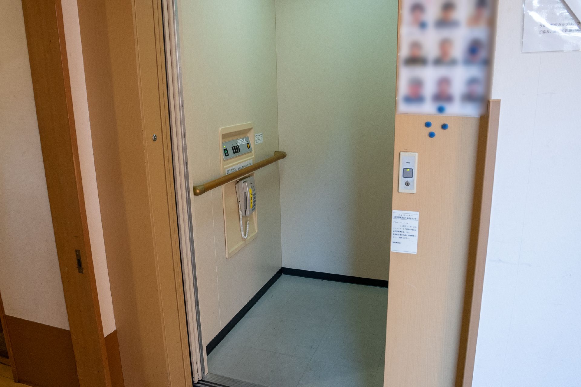 車椅子の方が利用しやすいように、出入口が広くなっているエレベーター