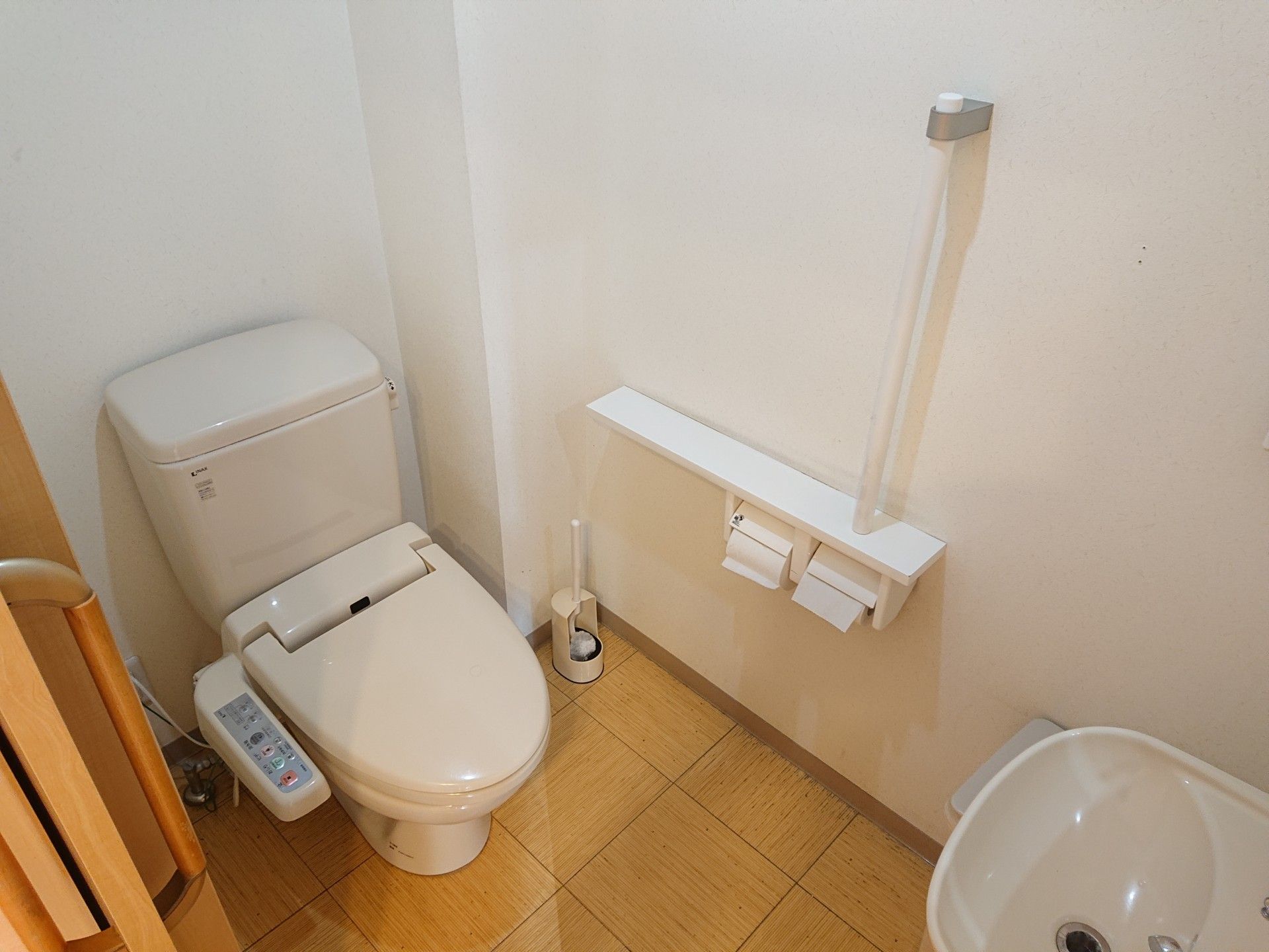 手すり付きトイレ設備