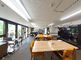 広々とした明るい共有スペース