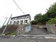 静かな住宅街の角地