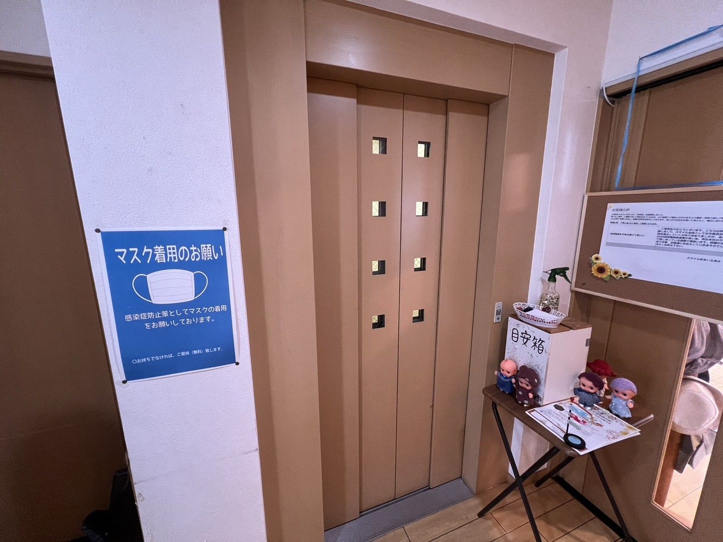 エレベーター前の廊下