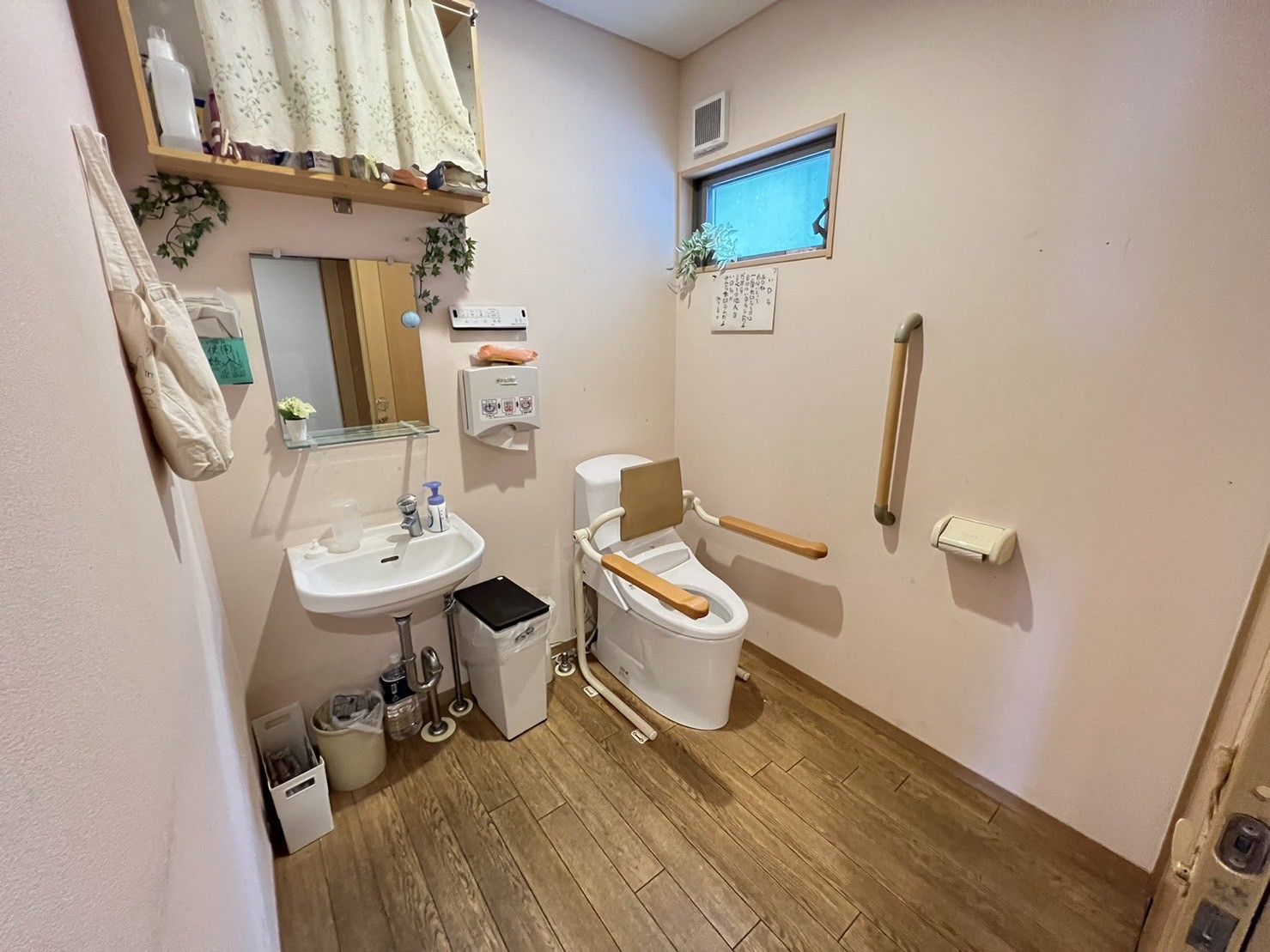 バリアフリー対応のトイレ空間