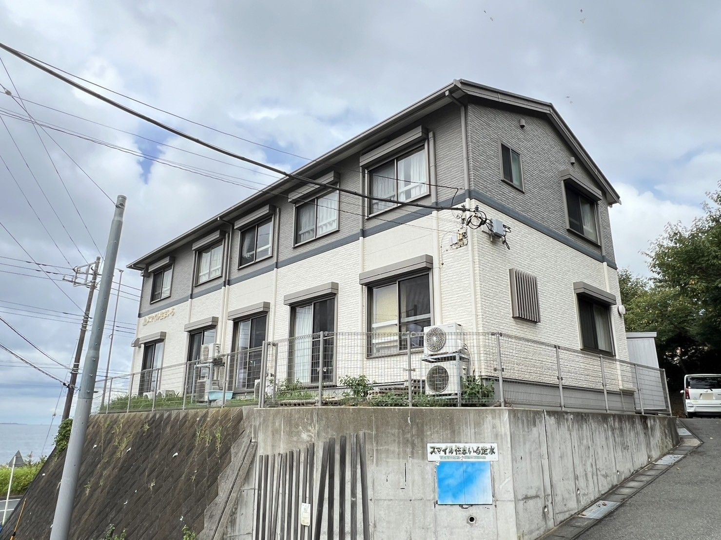 ゆったりとした建物の外観