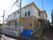 施設は２階建てで、１階の玄関と、2階の出入り口に向かって階段が設置されている。１階の階段横は階段ではなくスロープとなっている。
