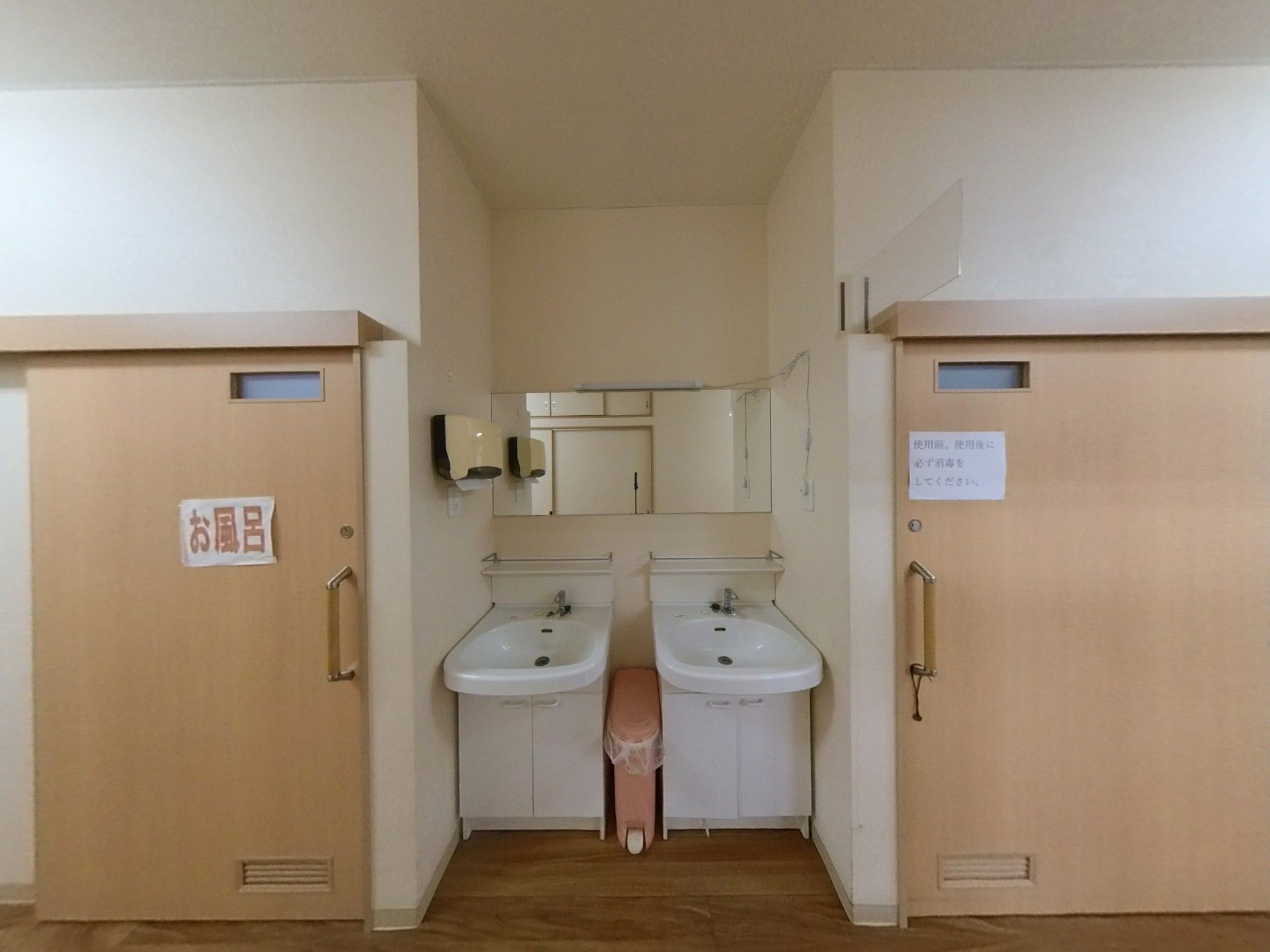 清潔な洗面所の一角