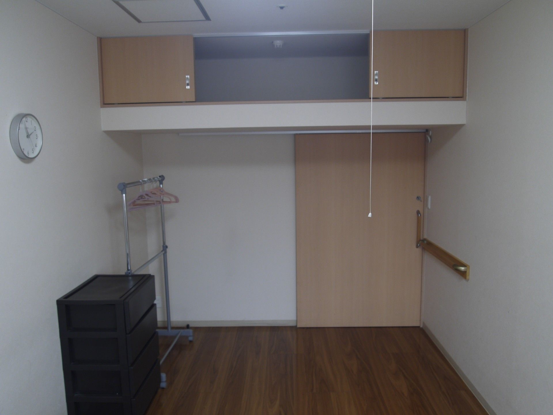 シンプルな居室の一角