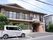 ２階建ての建物になっており、前には車椅子専用の駐車スペースがある。２階のベランダには、フェンスが取り付けられている。
