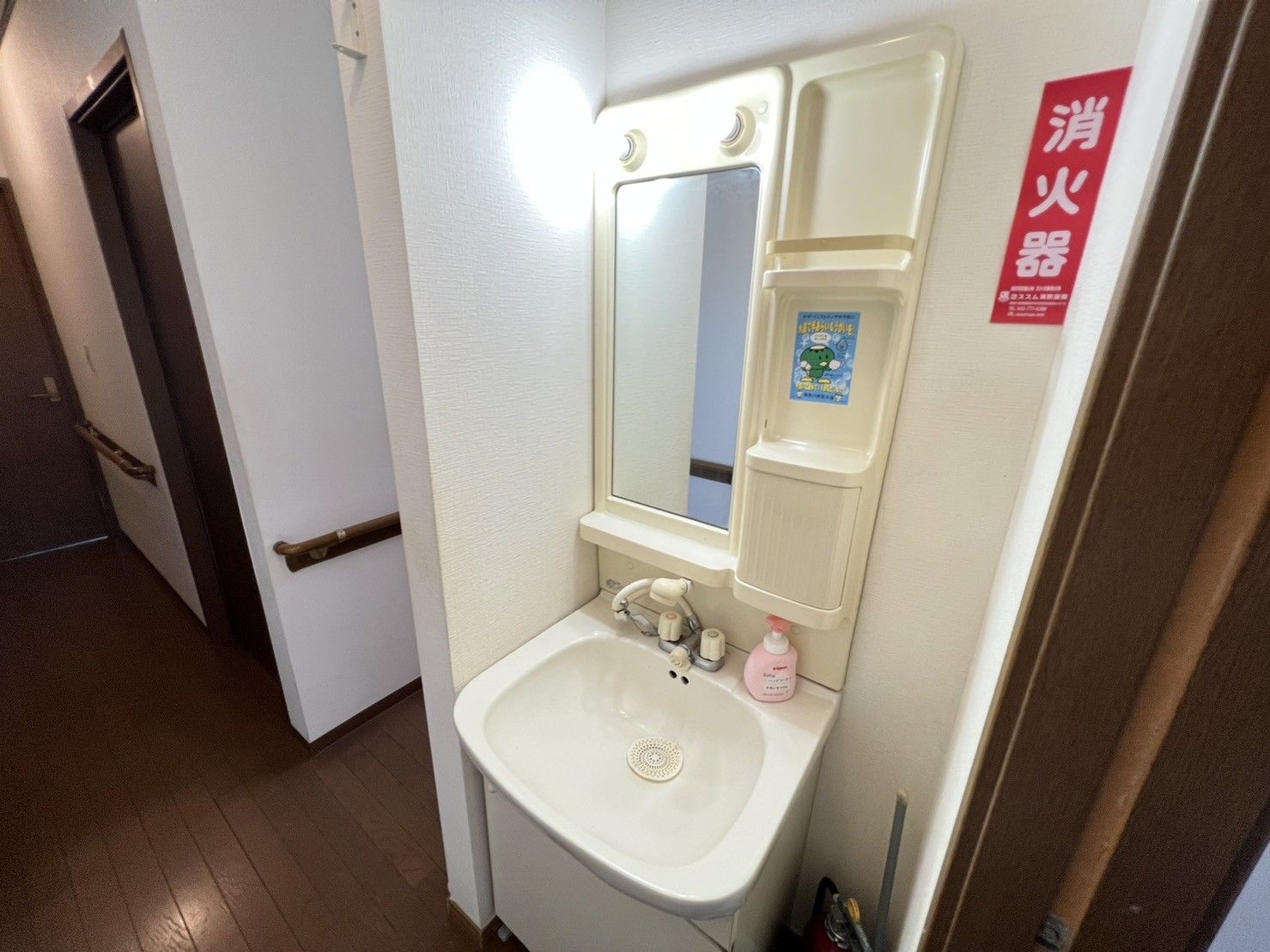 手洗い場の清潔な洗面台