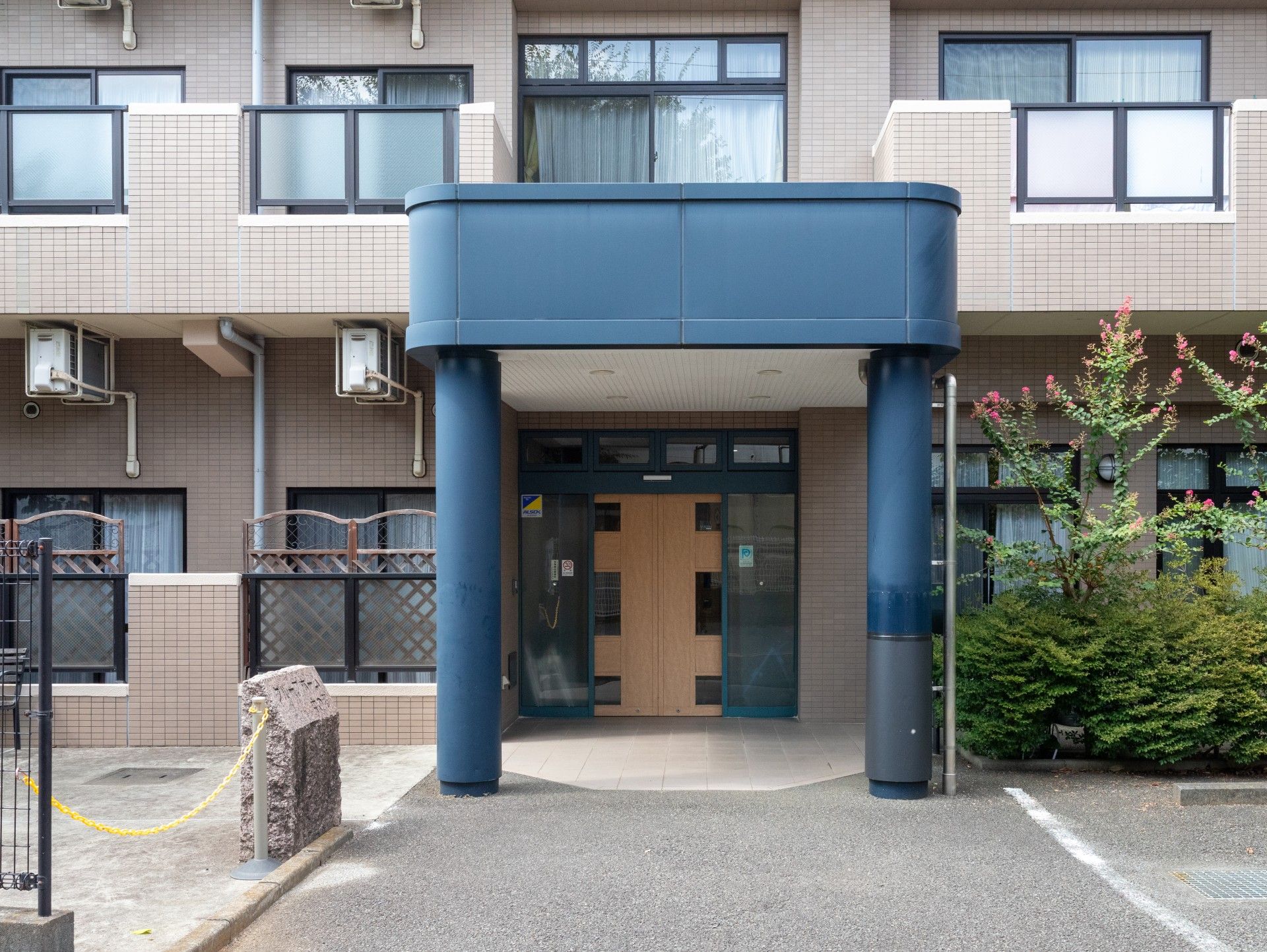 エントランスの外観
