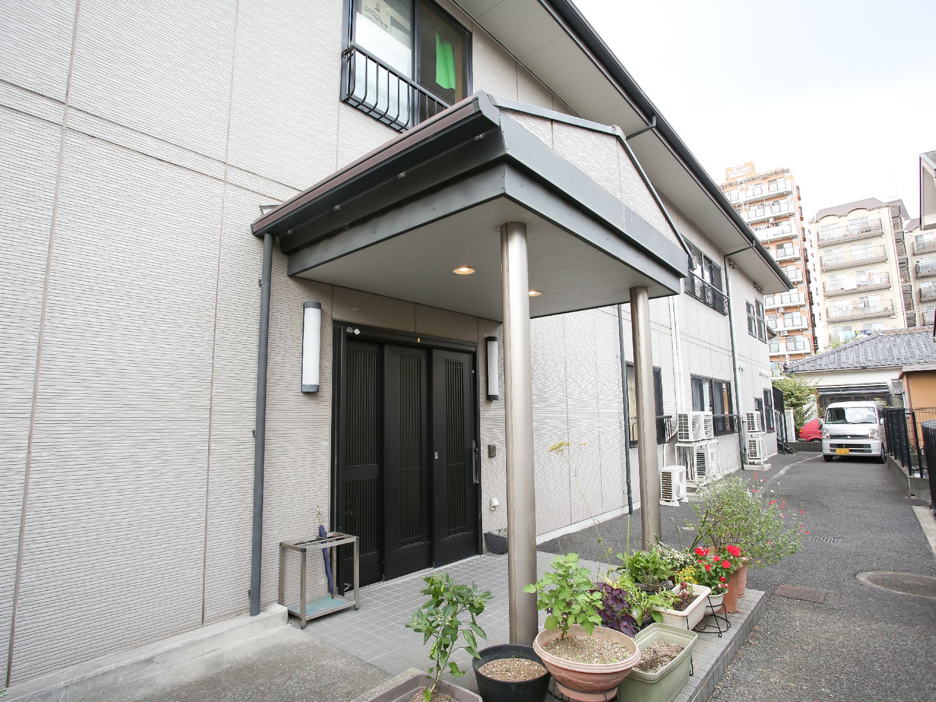 屋根が付いた玄関