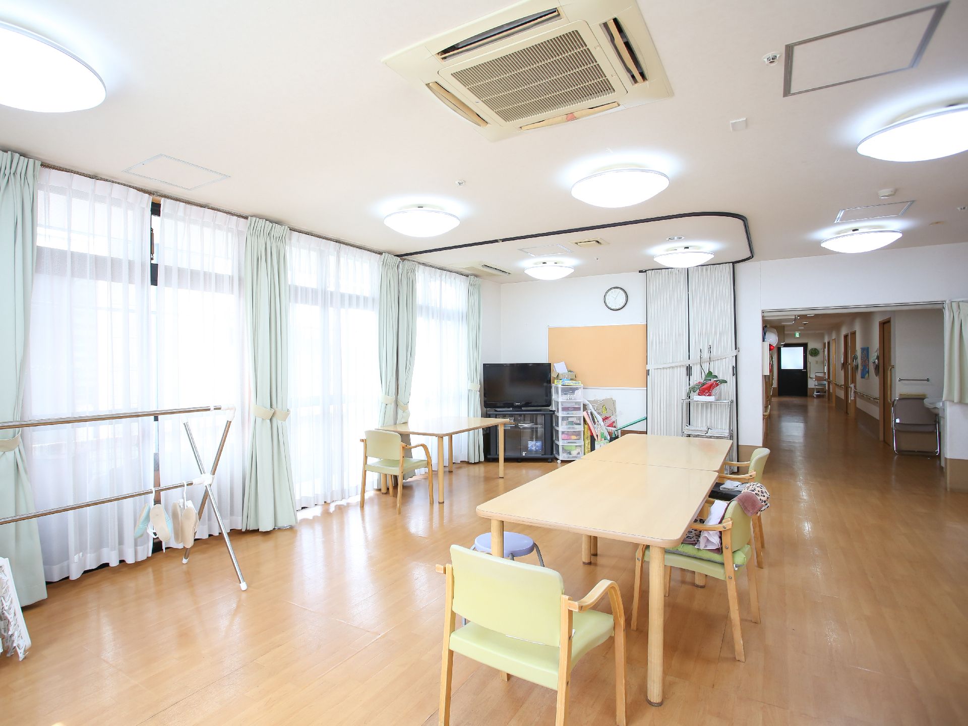 テレビを設置した共有スペース