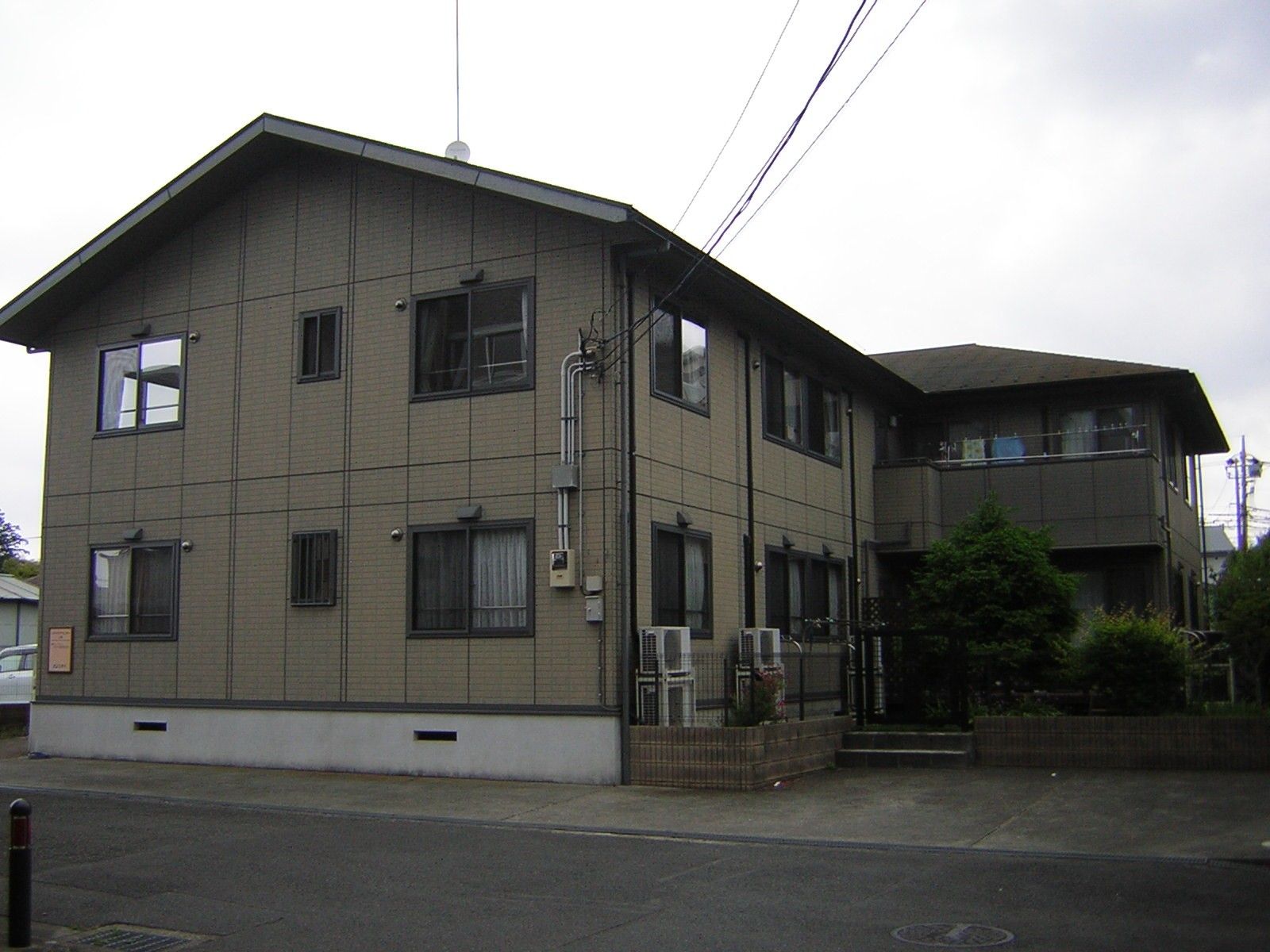 落ち着いた色合いの建物