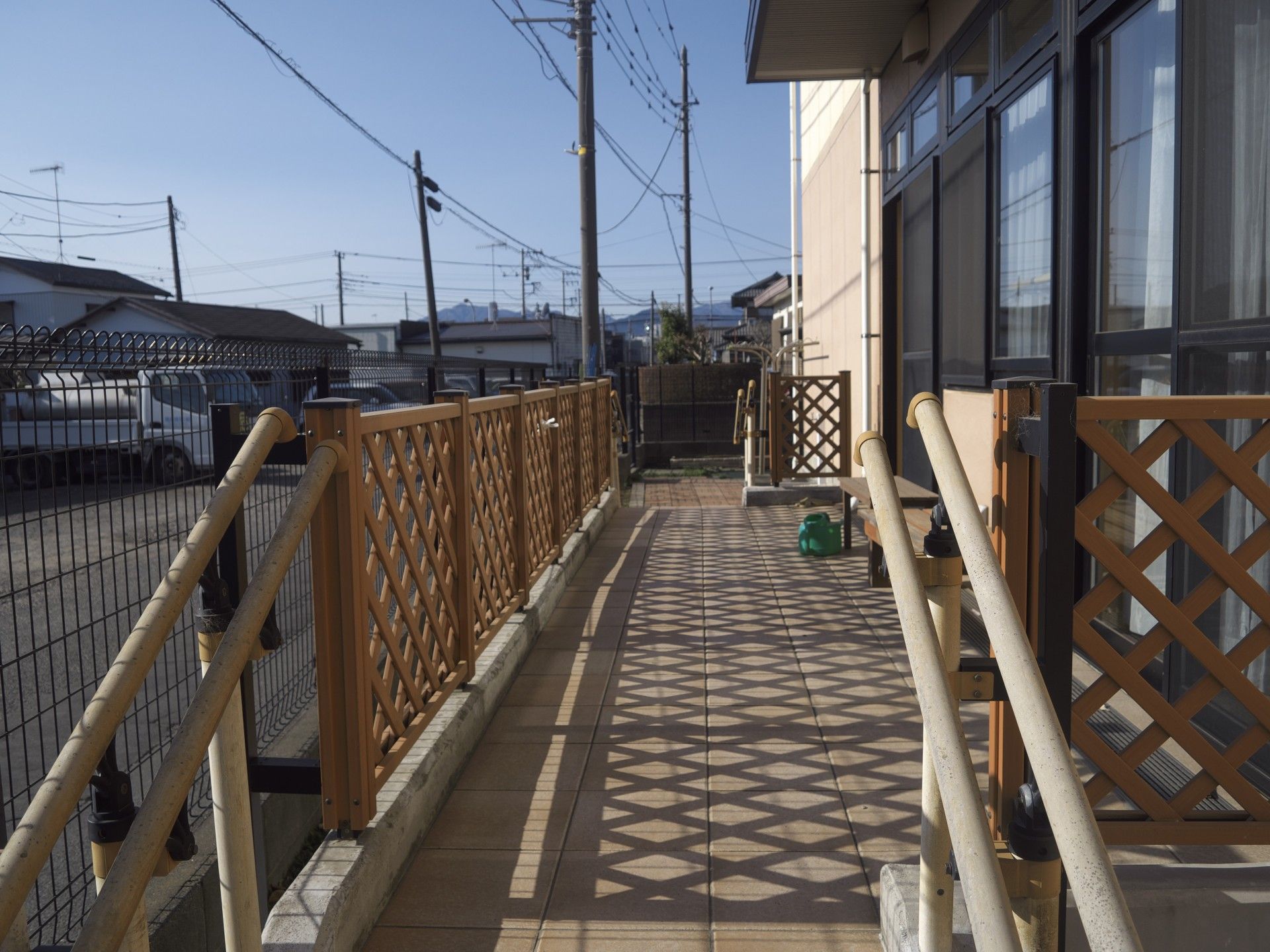 安全な手すり付き通路