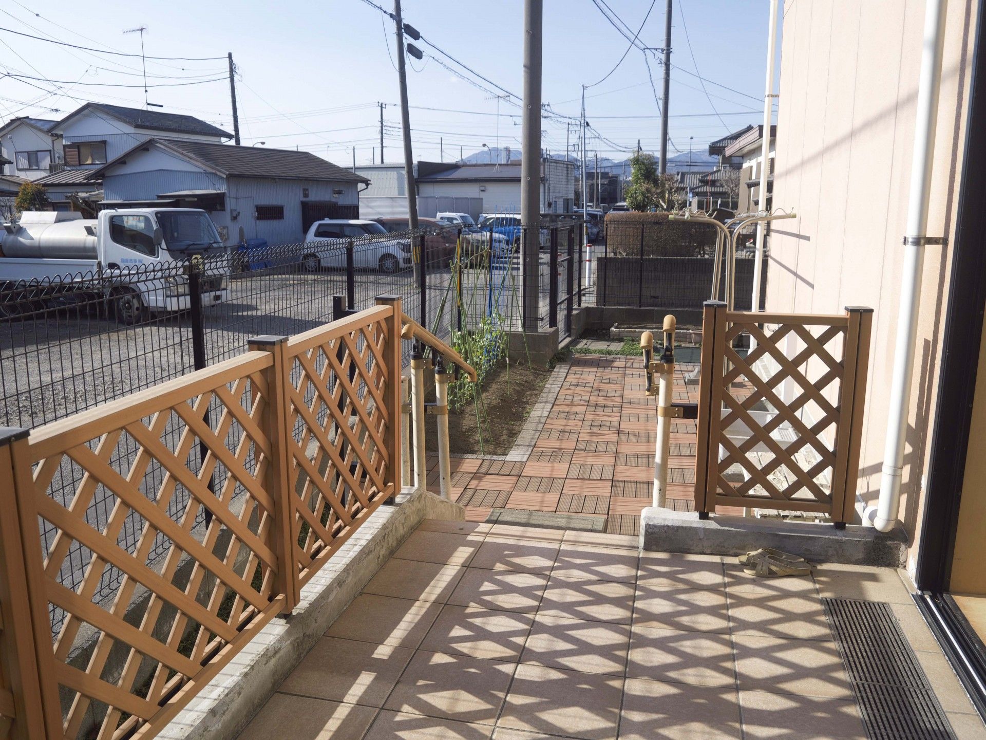 安全な手すり付きの通路