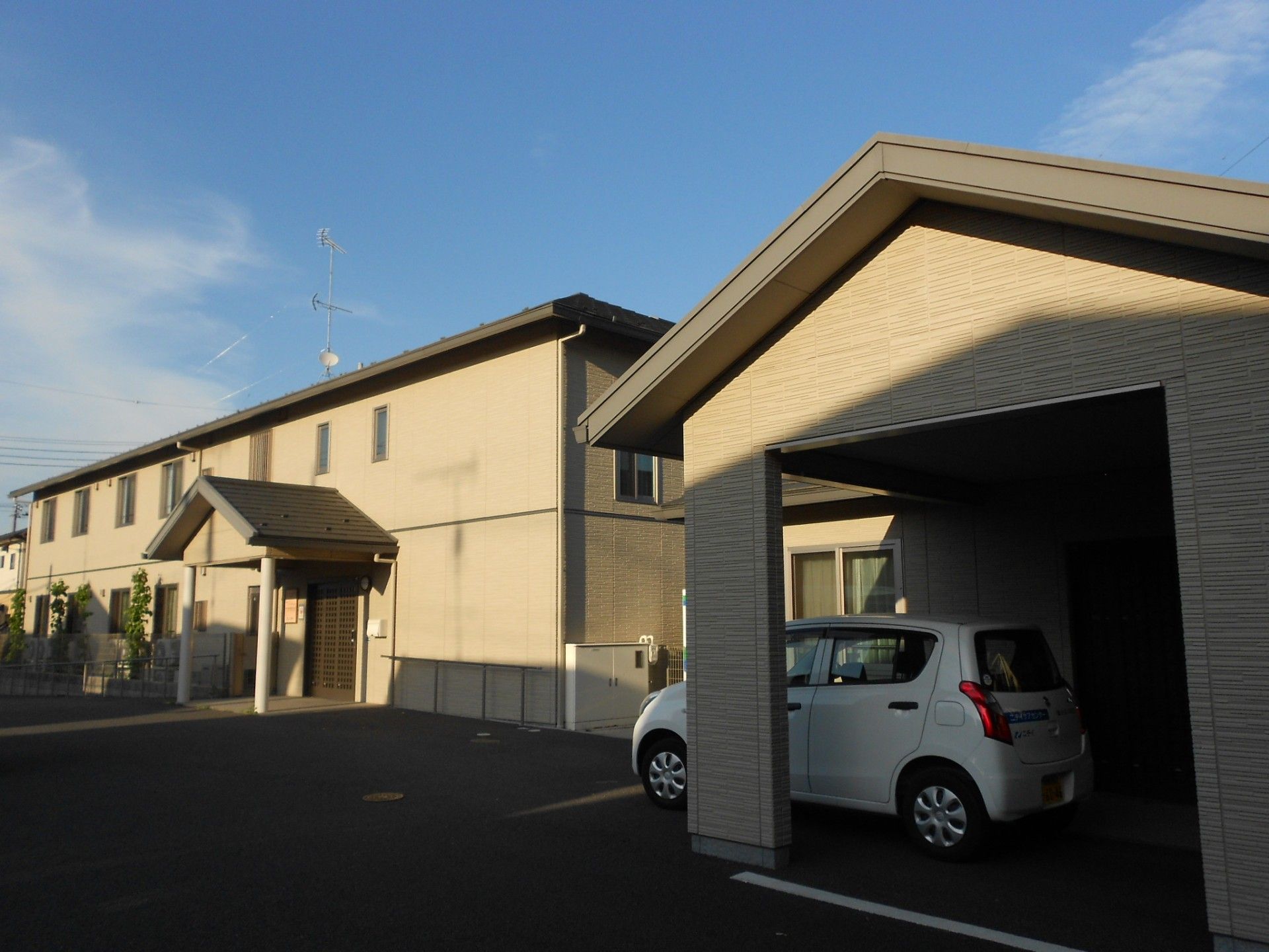 ゆったりとした玄関前
