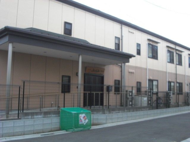 ゆったりとした入口の建物