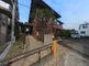 建物の外観と周辺の様子