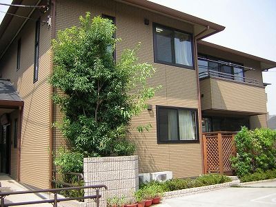 ゆったりとした外観の建物