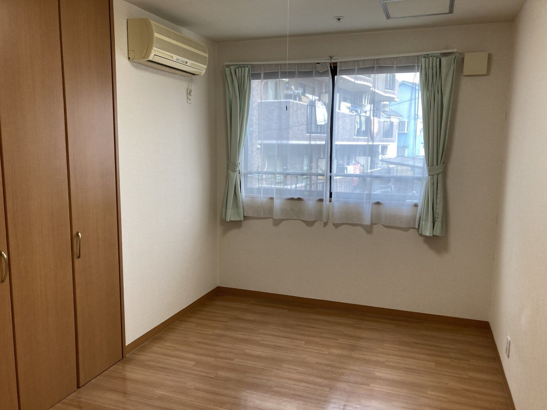 日差しが入る個室