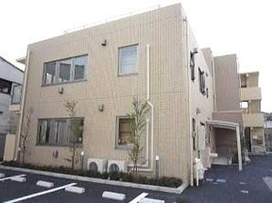 鉄骨造２階建ての建物の外観写真。グループホームのぞみの家iの外観
