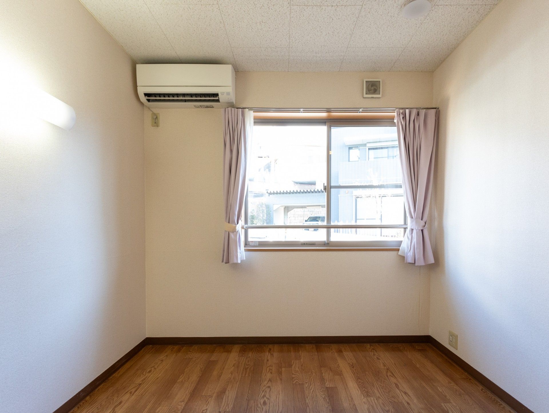 日差しが入る居室