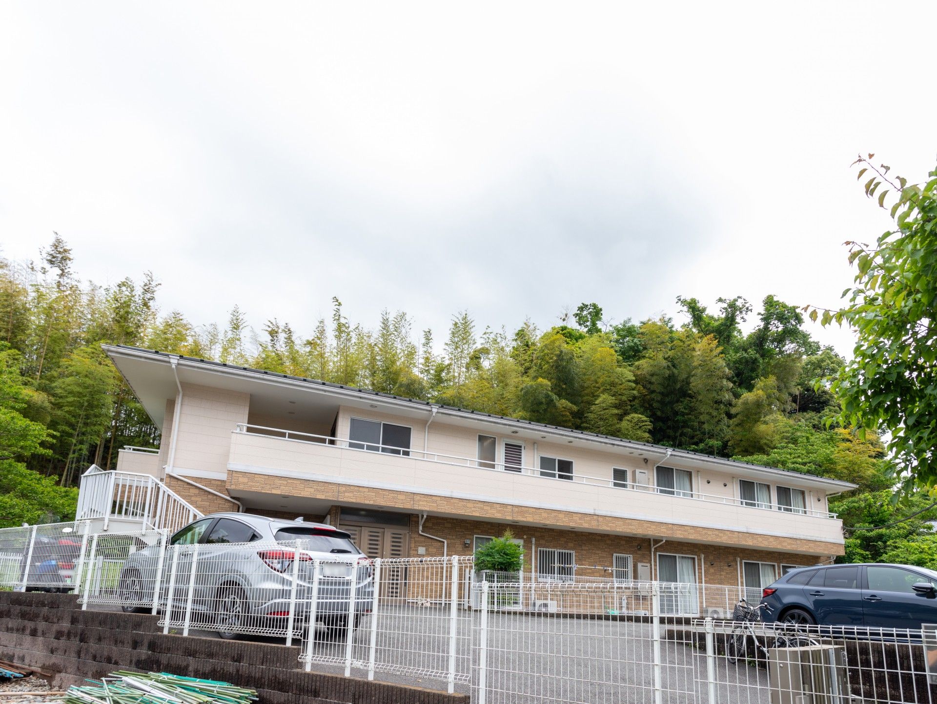 自然に囲まれた建物