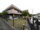 静かな住宅街にある施設外観