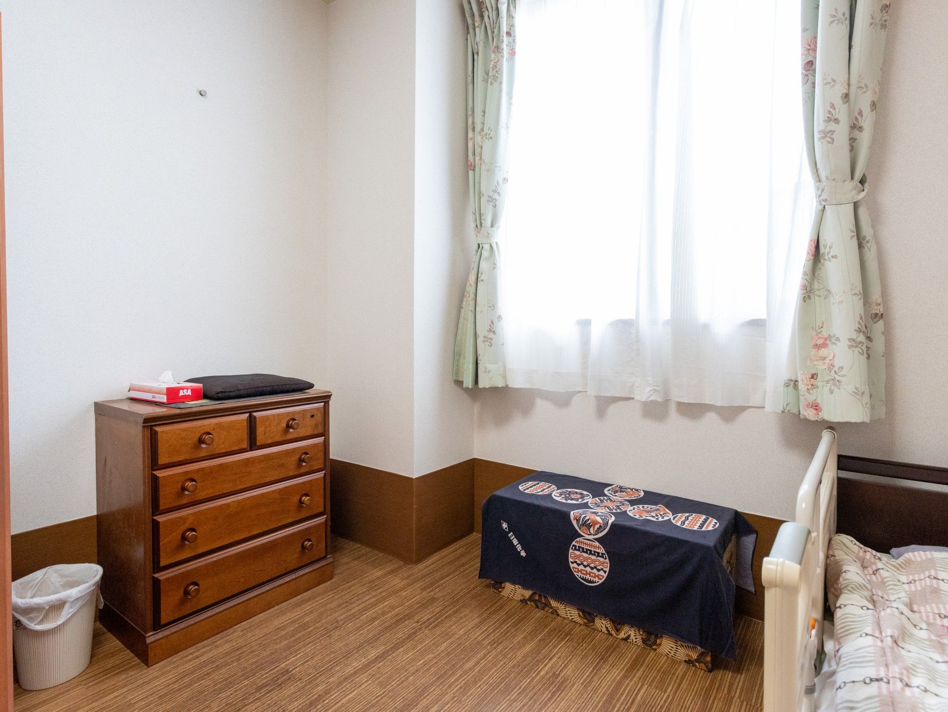 落ち着いた雰囲気の部屋