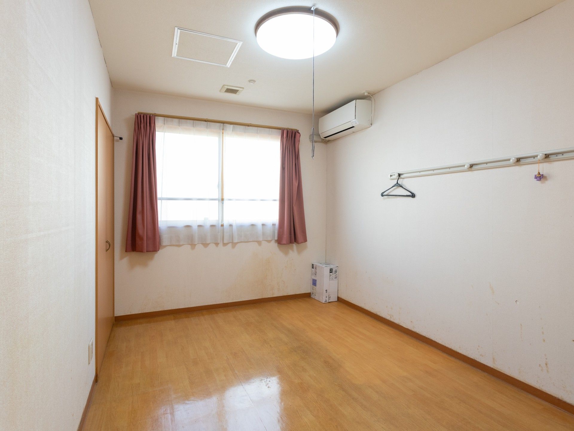明るい個室の一角