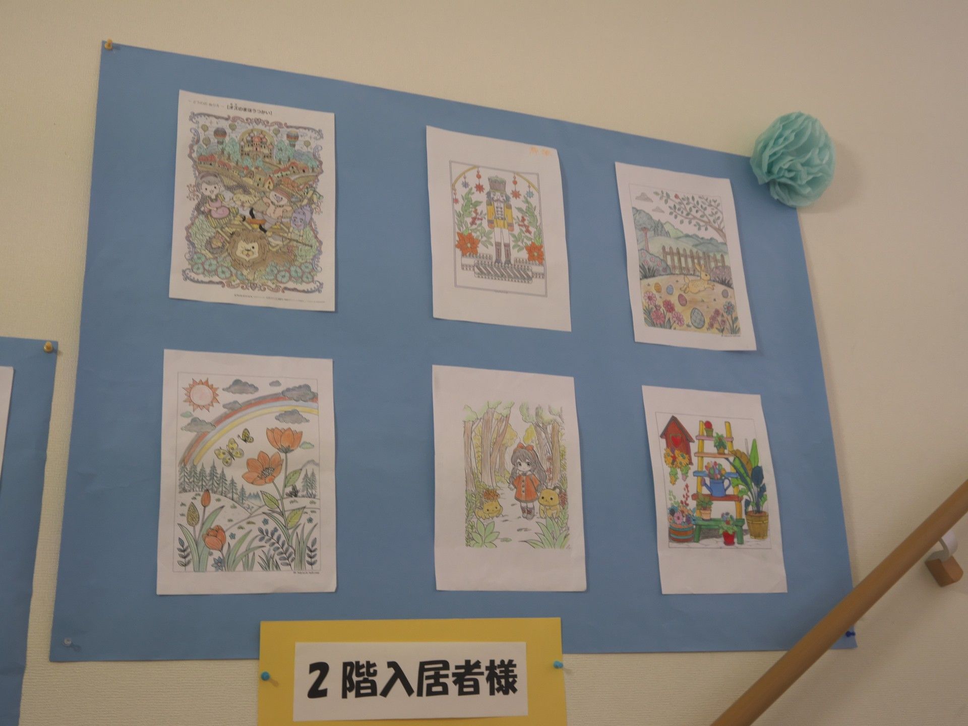 色とりどりの作品展示