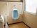 トイレの近くには手すりが完備されているため、転倒などの心配なく安心してトイレを利用することができる。トイレはとても衛生的だ。