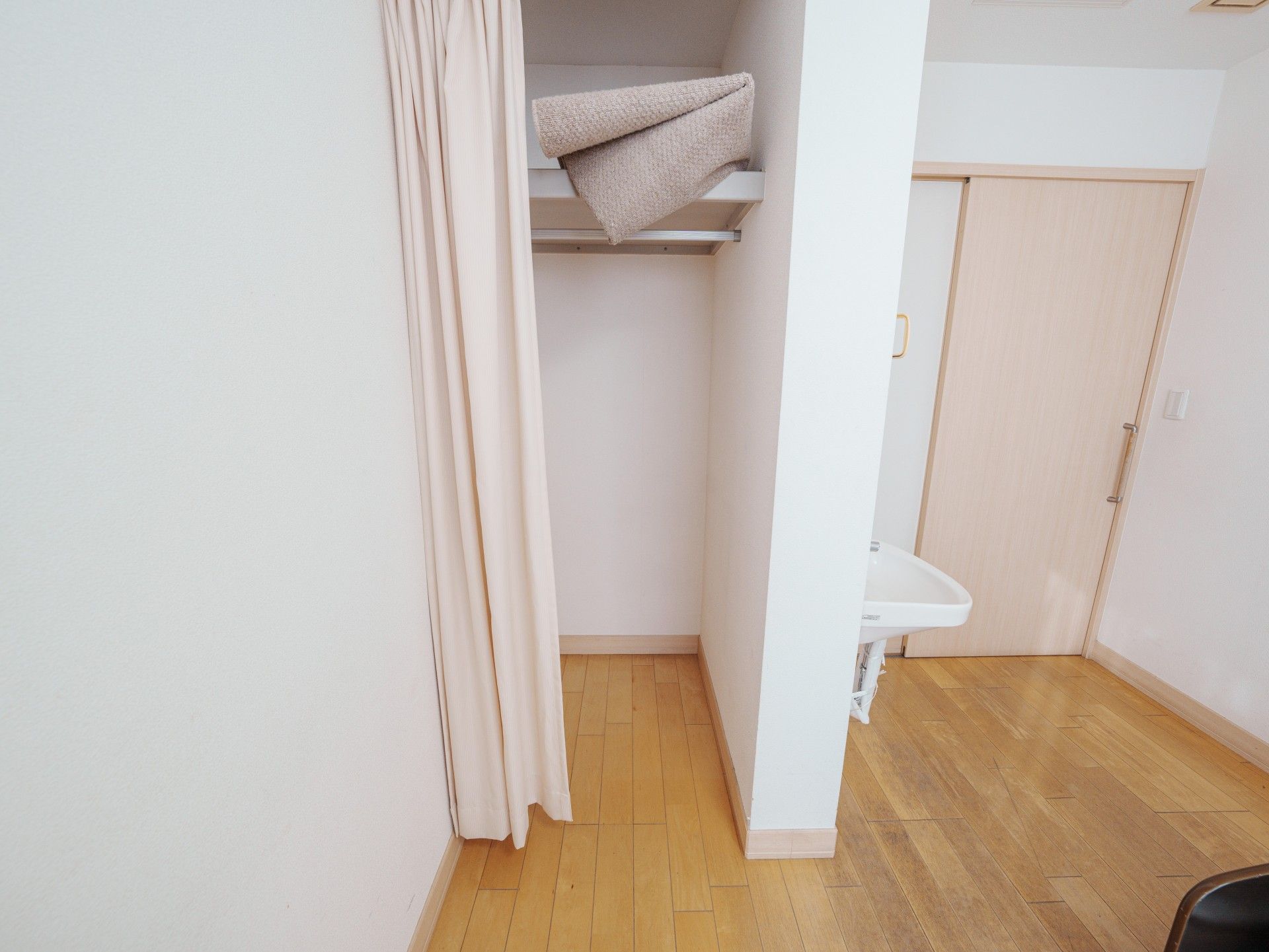 清潔感のある居室の一角