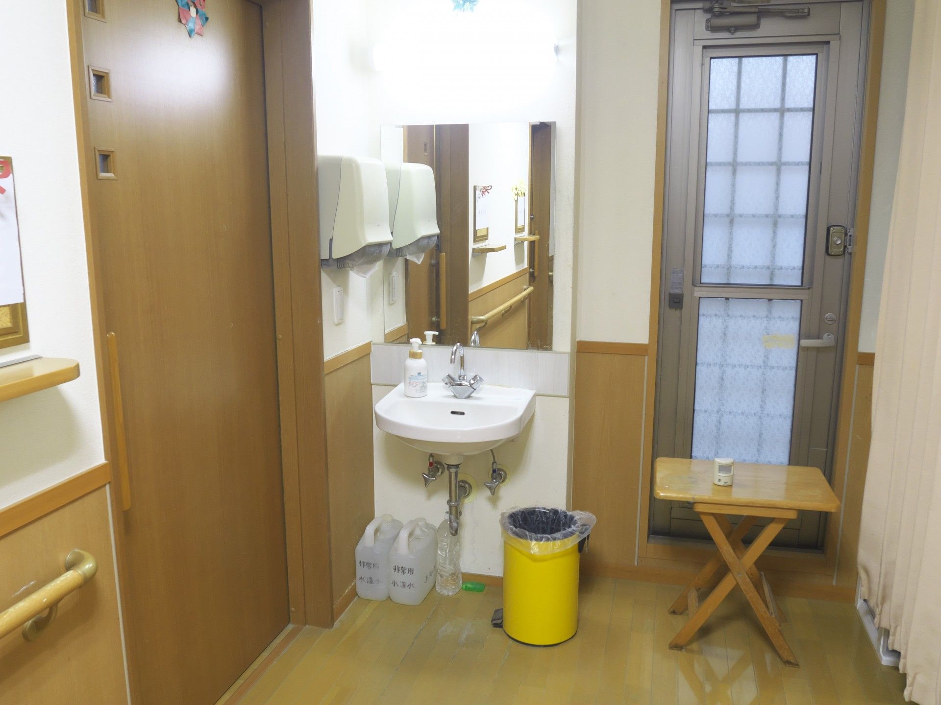 手洗い場と出入口