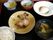ある日の食事は、焼き魚、大豆、温泉卵、きゅうりなます、たくあん、みそ汁、白ご飯といった高たんぱくで低カロリーな献立である。