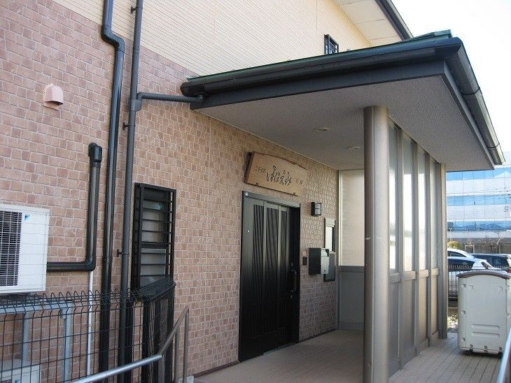 入口のある建物正面