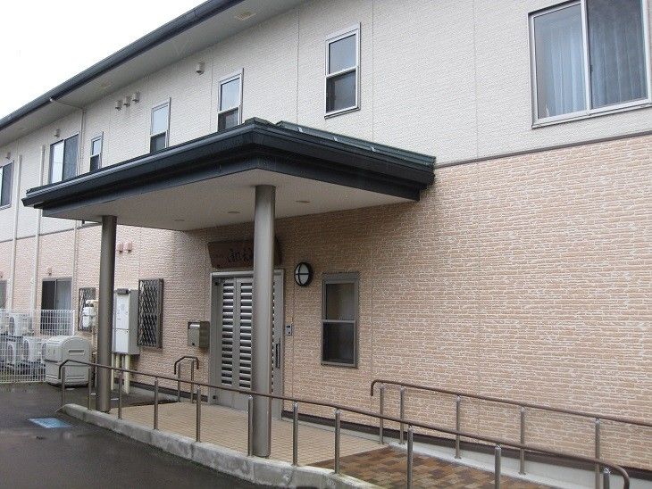 明るいエントランスの建物