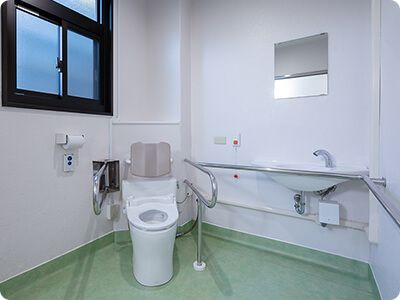 バリアフリーのトイレ空間