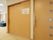 トイレの場所が分かるように、扉に表示している。できる範囲で自立した生活が送れるように工夫をしている。
