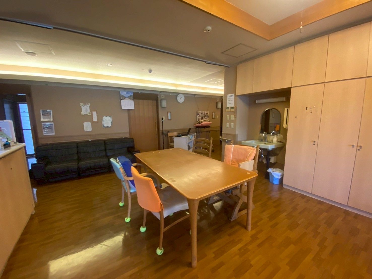 落ち着いた雰囲気の部屋