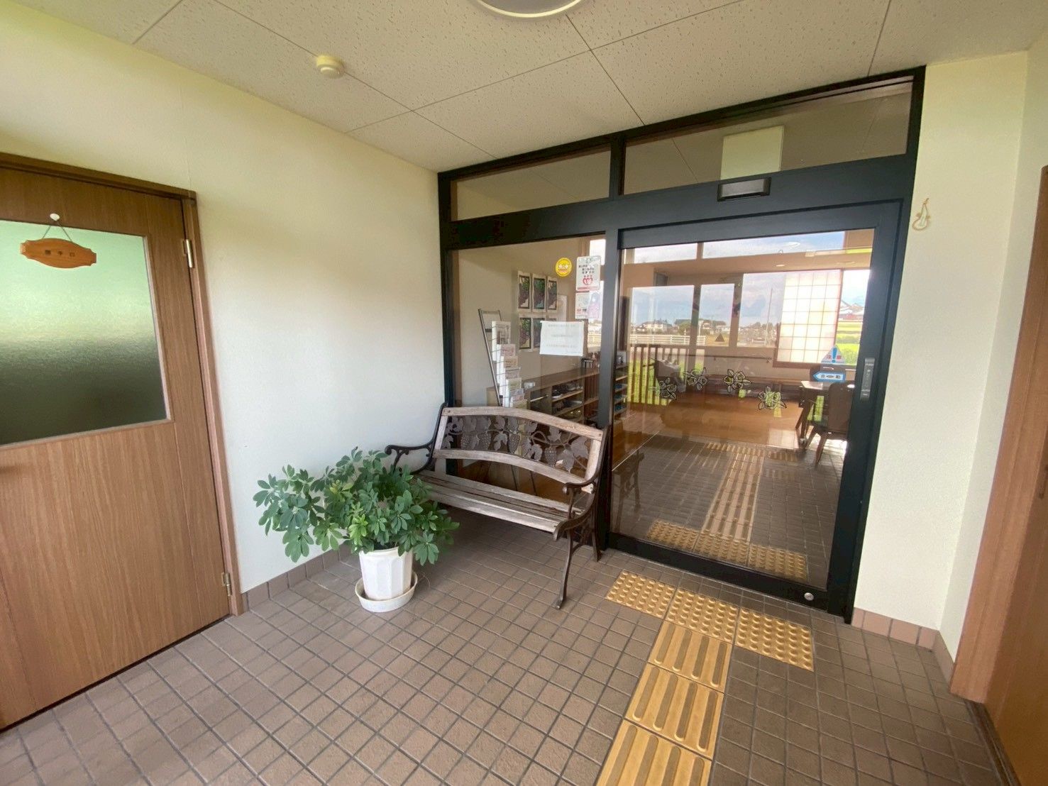 明るいエントランス