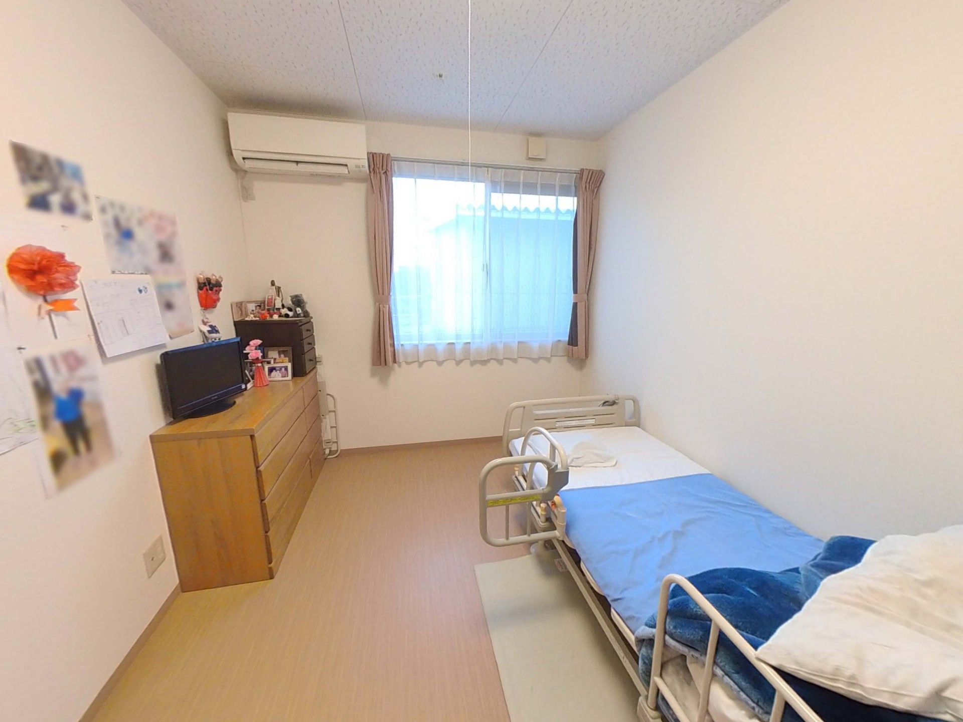 シンプルな個室の様子