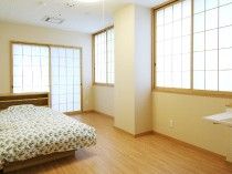 明るい個室の様子