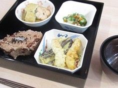 彩り豊かな食事の膳