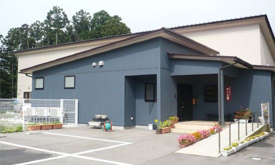 ゆったりとした入口の建物