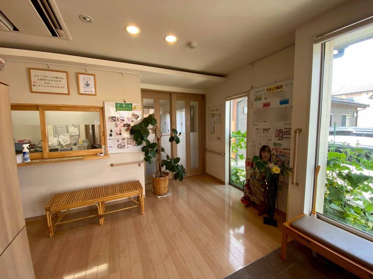 明るいエントランスホール