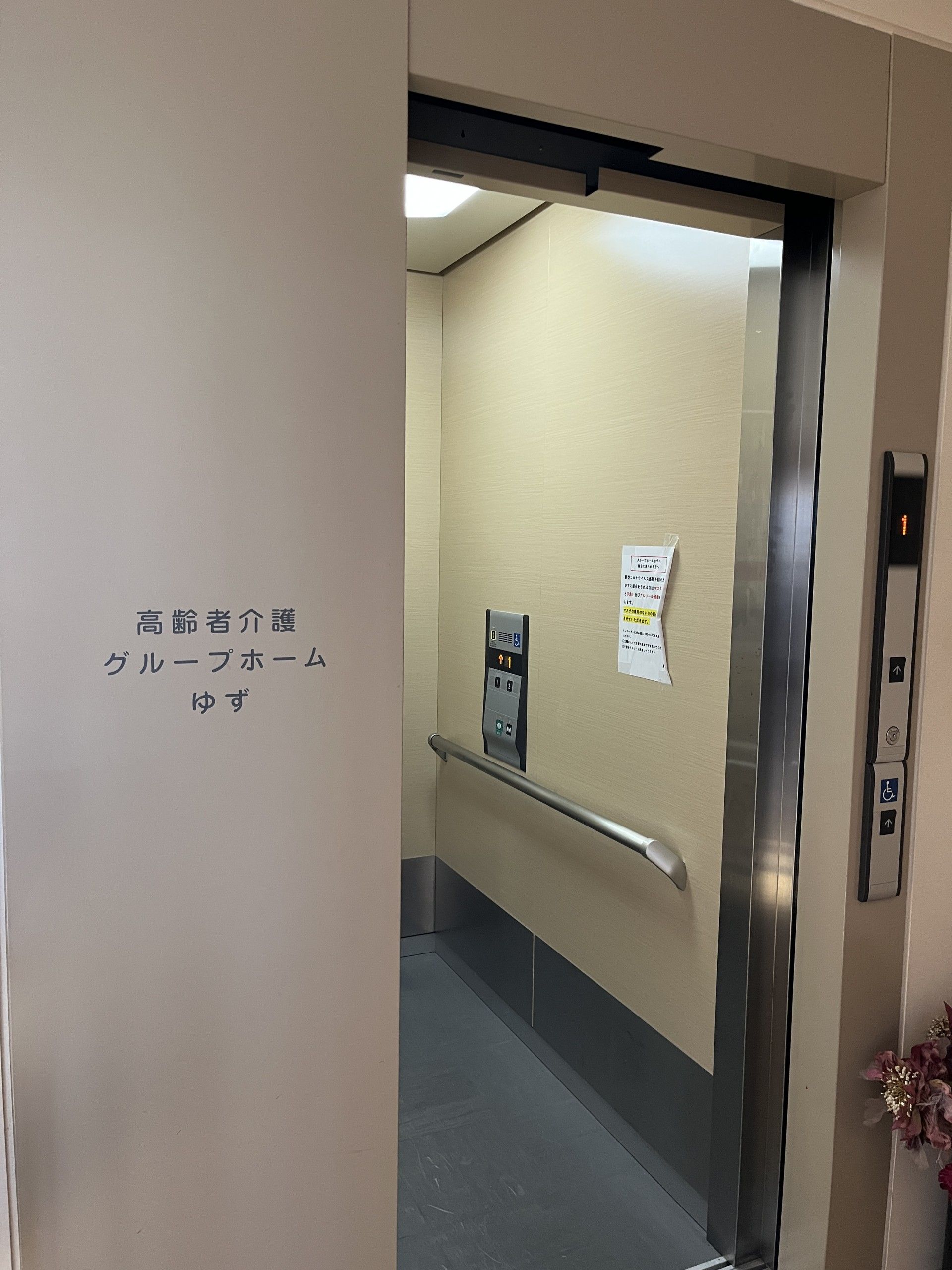 エレベーターの入口