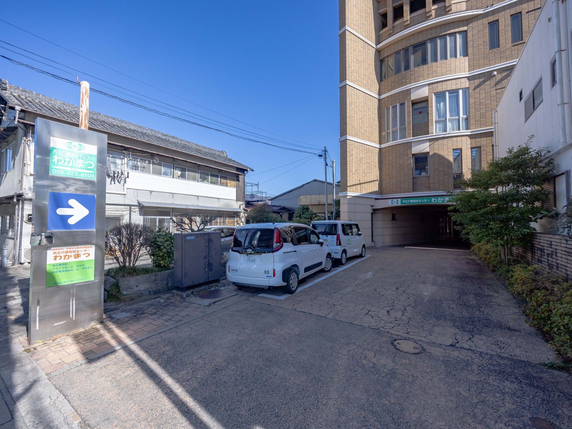 建物の正面玄関