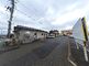 広々とした外観の施設入口