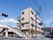 交差点に面した建物